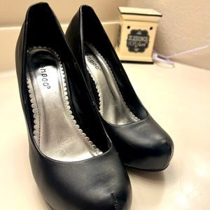 Bamboo Black Heals size 6 1/2